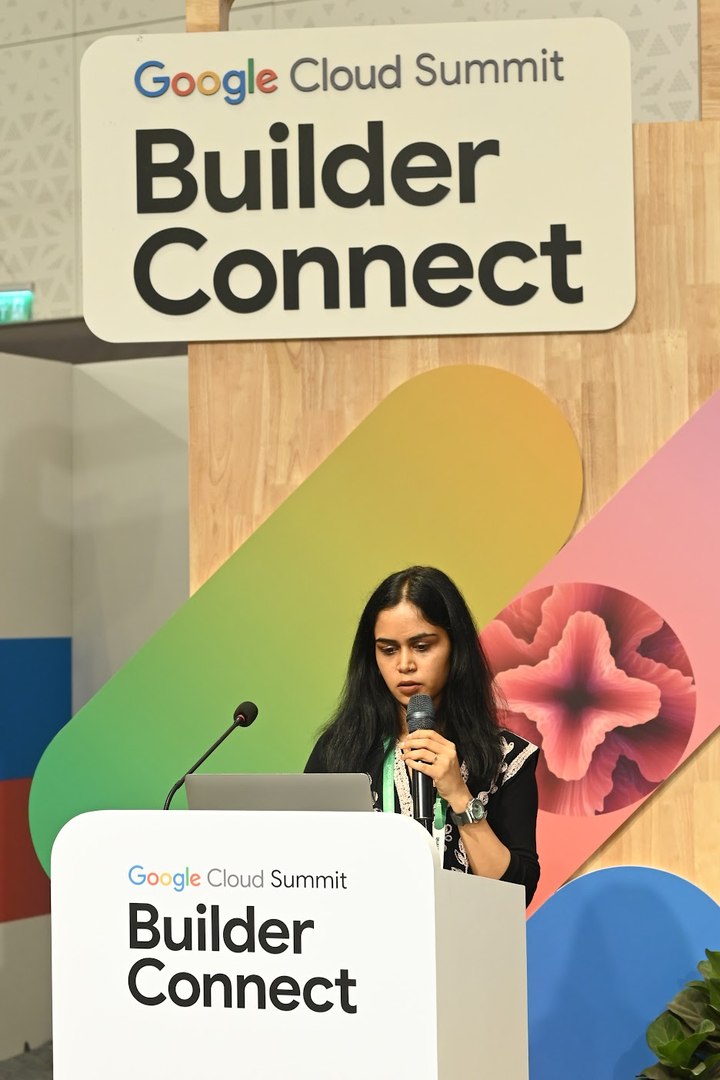 Rajani Ekunde speaking at Google Cloud Summit Builder Connect